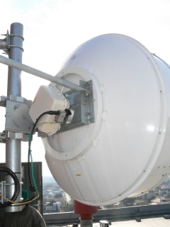 Parabola ve Vlašimi s novou ODU jednotkou vzhlíží na telekomunikační věž