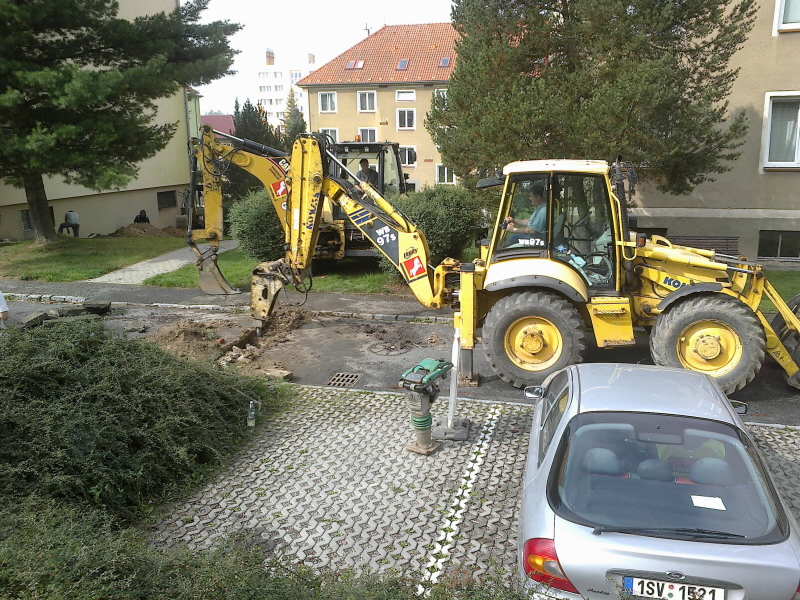 Překop ulice Spojovací.