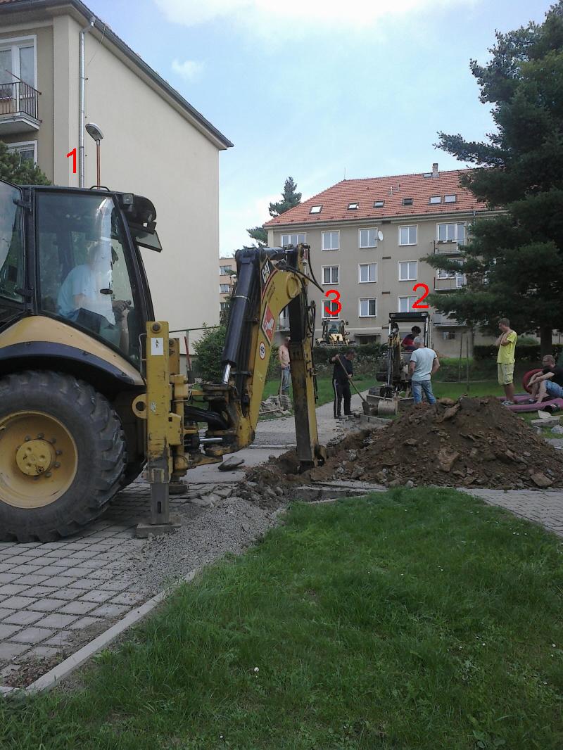 Dost často pracujeme se třemi bagry naráz.